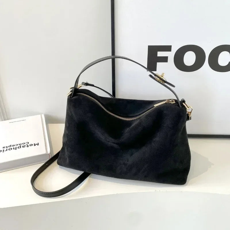 Alexis – Minimalist Shoulder Bag | By Julian & Claire Toronto